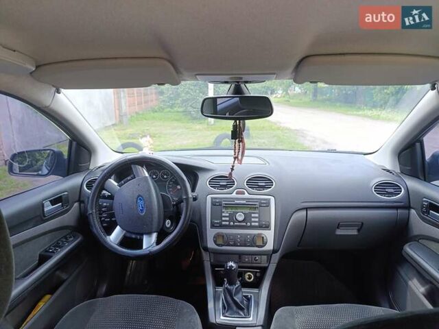 Серый Форд Фокус, объемом двигателя 1.6 л и пробегом 267 тыс. км за 3500 $, фото 1 на Automoto.ua