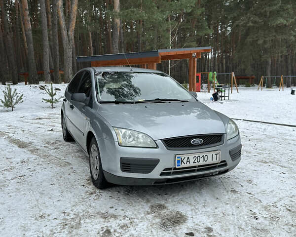 Серый Форд Фокус, объемом двигателя 1.6 л и пробегом 320 тыс. км за 4800 $, фото 1 на Automoto.ua