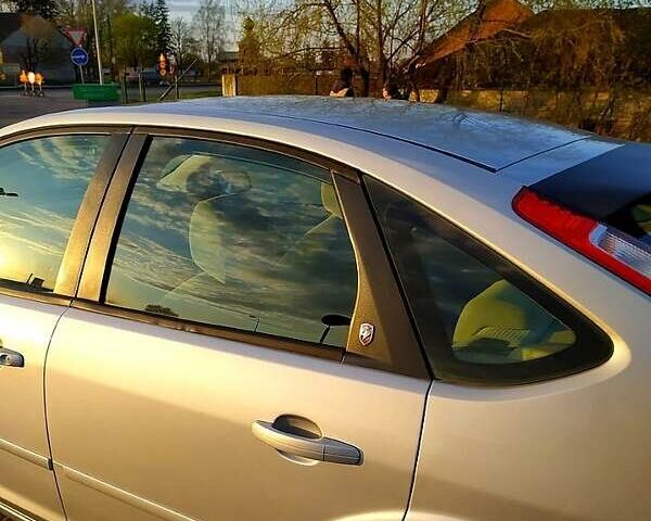 Серый Форд Фокус, объемом двигателя 1.6 л и пробегом 116 тыс. км за 5000 $, фото 1 на Automoto.ua