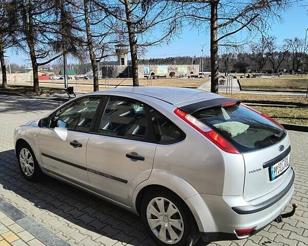 Сірий Форд Фокус, об'ємом двигуна 1.6 л та пробігом 227 тис. км за 4300 $, фото 1 на Automoto.ua