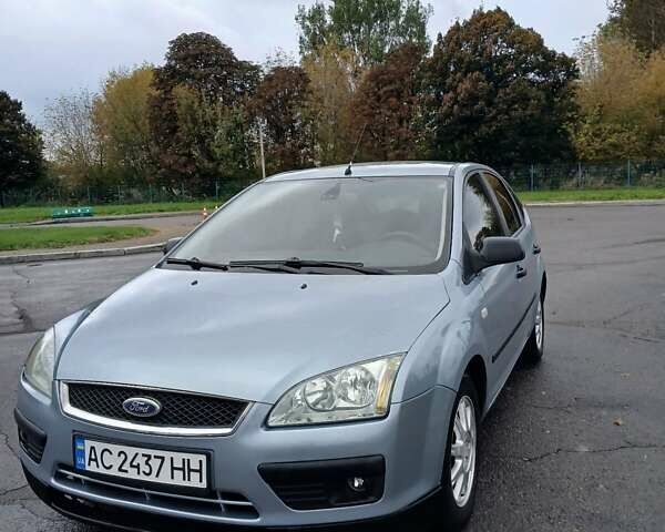 Серый Форд Фокус, объемом двигателя 1.6 л и пробегом 216 тыс. км за 4000 $, фото 1 на Automoto.ua