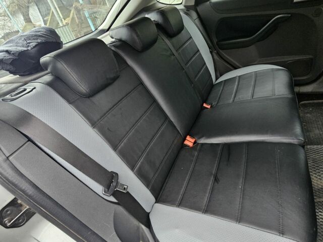 Серый Форд Фокус, объемом двигателя 1.6 л и пробегом 201 тыс. км за 4500 $, фото 1 на Automoto.ua