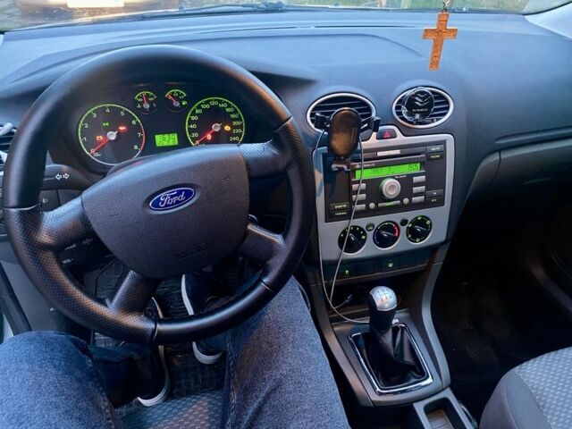 Серый Форд Фокус, объемом двигателя 1.4 л и пробегом 219 тыс. км за 4396 $, фото 1 на Automoto.ua