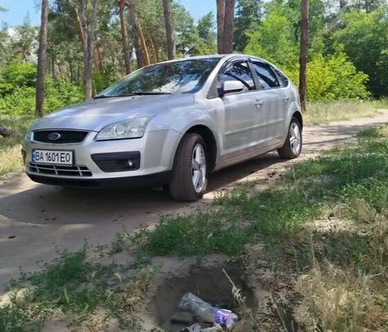 Сірий Форд Фокус, об'ємом двигуна 1.6 л та пробігом 198 тис. км за 1950 $, фото 1 на Automoto.ua