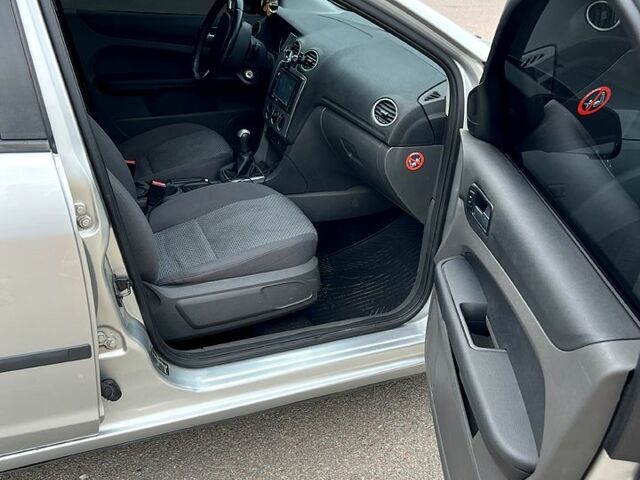 Сірий Форд Фокус, об'ємом двигуна 1.6 л та пробігом 0 тис. км за 3300 $, фото 1 на Automoto.ua