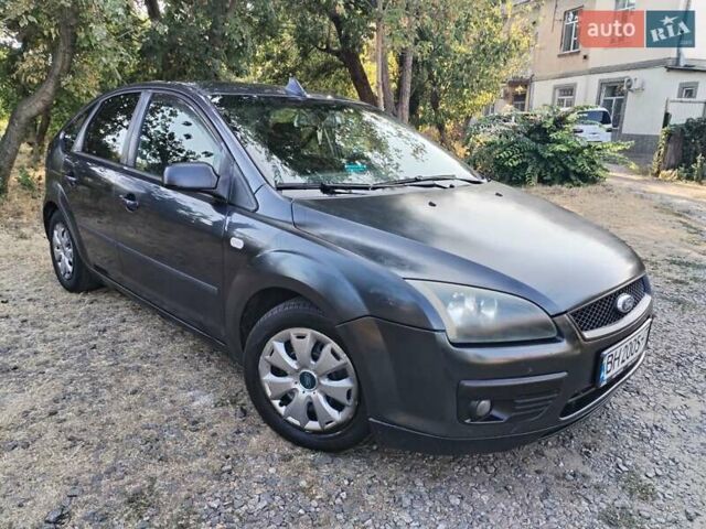 Серый Форд Фокус, объемом двигателя 1.6 л и пробегом 440 тыс. км за 4000 $, фото 1 на Automoto.ua