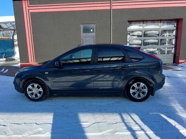 Серый Форд Фокус, объемом двигателя 1.6 л и пробегом 219 тыс. км за 3500 $, фото 1 на Automoto.ua