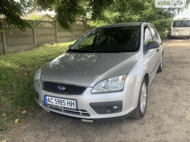 Серый Форд Фокус, объемом двигателя 1.8 л и пробегом 280 тыс. км за 4250 $, фото 1 на Automoto.ua