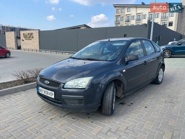 Серый Форд Фокус, объемом двигателя 1.6 л и пробегом 176 тыс. км за 4500 $, фото 1 на Automoto.ua