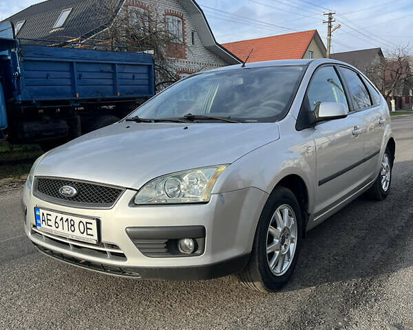 Серый Форд Фокус, объемом двигателя 1.6 л и пробегом 206 тыс. км за 3900 $, фото 1 на Automoto.ua