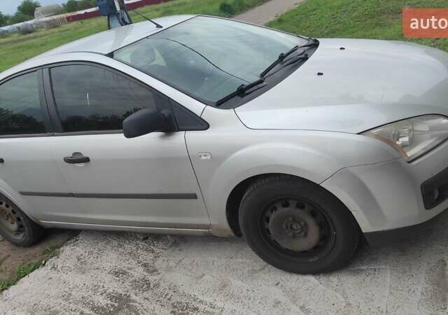 Серый Форд Фокус, объемом двигателя 1.6 л и пробегом 335 тыс. км за 3990 $, фото 1 на Automoto.ua