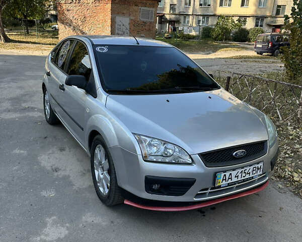 Серый Форд Фокус, объемом двигателя 1.6 л и пробегом 252 тыс. км за 3300 $, фото 1 на Automoto.ua