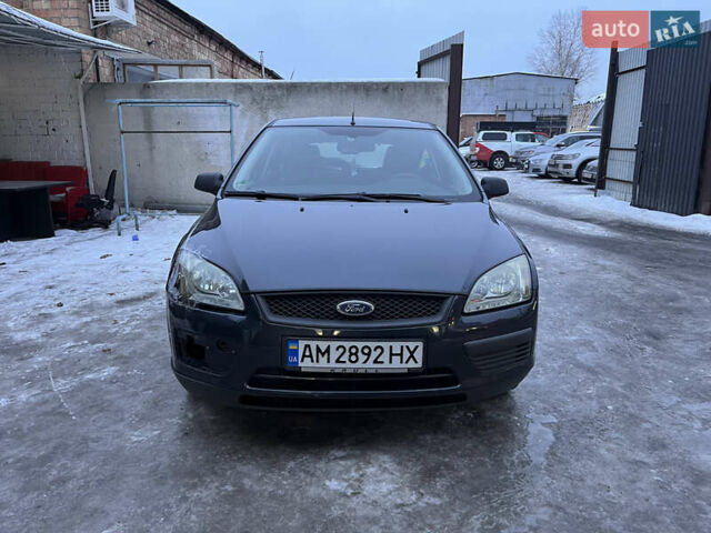 Серый Форд Фокус, объемом двигателя 1.6 л и пробегом 204 тыс. км за 3200 $, фото 1 на Automoto.ua