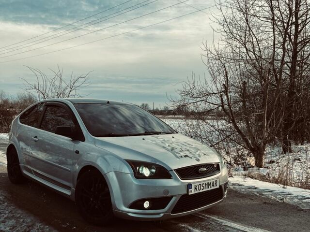 Серый Форд Фокус, объемом двигателя 1.6 л и пробегом 340 тыс. км за 4300 $, фото 1 на Automoto.ua
