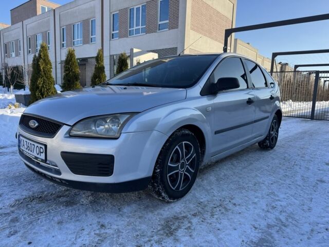 Серый Форд Фокус, объемом двигателя 1.6 л и пробегом 290 тыс. км за 3700 $, фото 1 на Automoto.ua