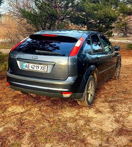 Сірий Форд Фокус, об'ємом двигуна 1.6 л та пробігом 0 тис. км за 3000 $, фото 1 на Automoto.ua