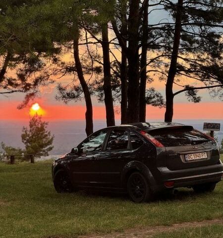 Серый Форд Фокус, объемом двигателя 1.8 л и пробегом 231 тыс. км за 4950 $, фото 1 на Automoto.ua