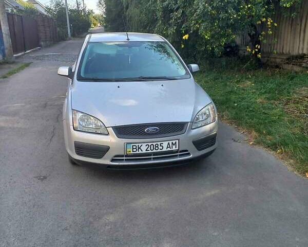 Серый Форд Фокус, объемом двигателя 1.6 л и пробегом 273 тыс. км за 4800 $, фото 1 на Automoto.ua