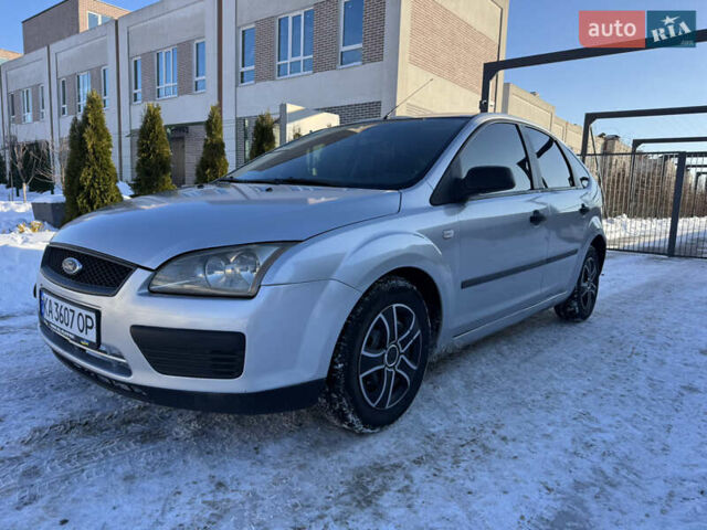 Серый Форд Фокус, объемом двигателя 1.6 л и пробегом 218 тыс. км за 3700 $, фото 1 на Automoto.ua