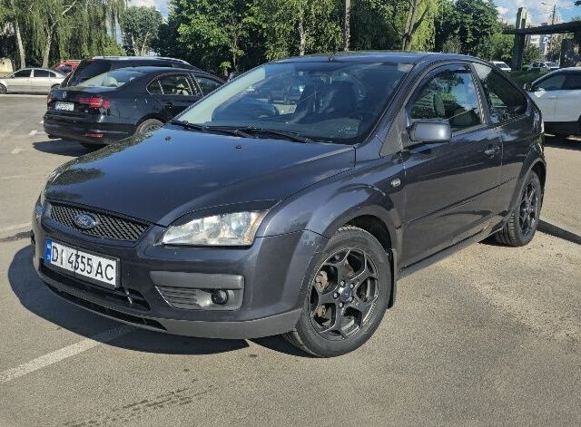 Сірий Форд Фокус, об'ємом двигуна 1.6 л та пробігом 263 тис. км за 3000 $, фото 1 на Automoto.ua