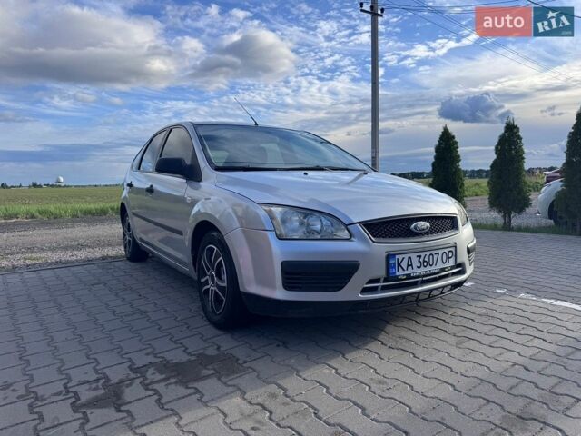 Серый Форд Фокус, объемом двигателя 1.6 л и пробегом 390 тыс. км за 3400 $, фото 1 на Automoto.ua