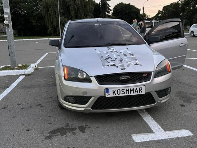 Серый Форд Фокус, объемом двигателя 1.6 л и пробегом 340 тыс. км за 4350 $, фото 1 на Automoto.ua