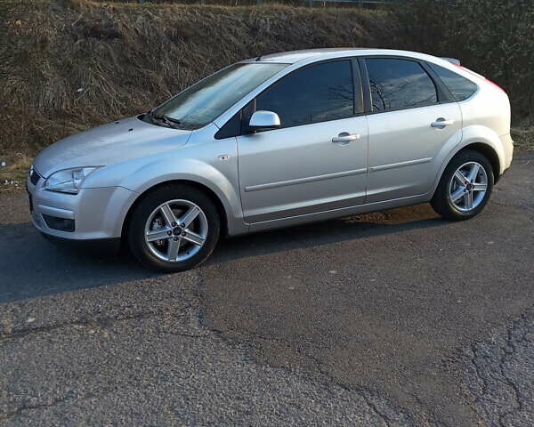 Сірий Форд Фокус, об'ємом двигуна 1.6 л та пробігом 271 тис. км за 5200 $, фото 1 на Automoto.ua