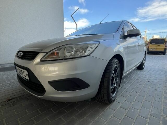 Серый Форд Фокус, объемом двигателя 1.6 л и пробегом 172 тыс. км за 4950 $, фото 1 на Automoto.ua