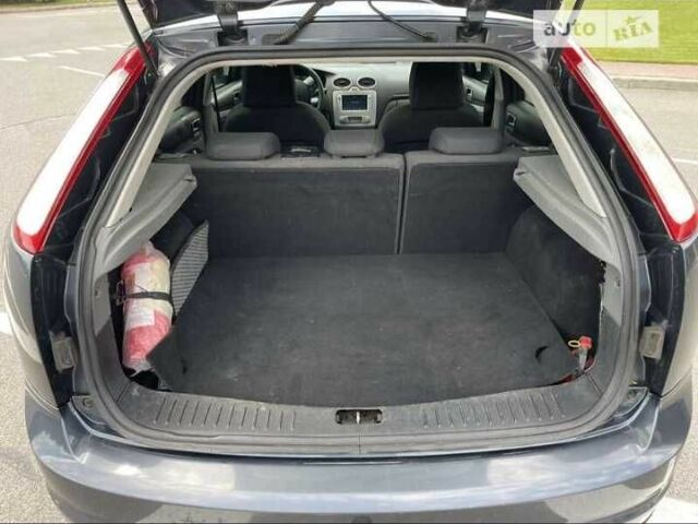 Серый Форд Фокус, объемом двигателя 1.8 л и пробегом 290 тыс. км за 7800 $, фото 1 на Automoto.ua