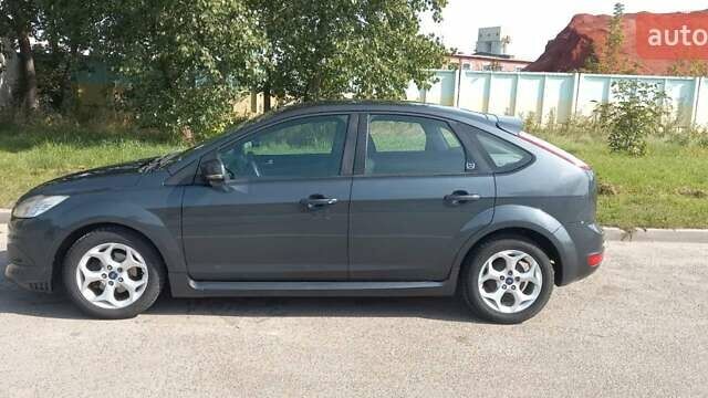 Сірий Форд Фокус, об'ємом двигуна 1.6 л та пробігом 325 тис. км за 5400 $, фото 1 на Automoto.ua