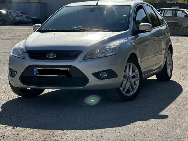 Серый Форд Фокус, объемом двигателя 1.6 л и пробегом 250 тыс. км за 1600 $, фото 1 на Automoto.ua