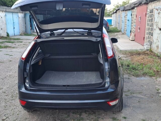 Сірий Форд Фокус, об'ємом двигуна 1.6 л та пробігом 180 тис. км за 5600 $, фото 1 на Automoto.ua