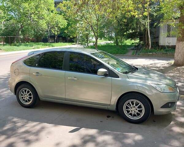 Серый Форд Фокус, объемом двигателя 1.8 л и пробегом 185 тыс. км за 4999 $, фото 1 на Automoto.ua