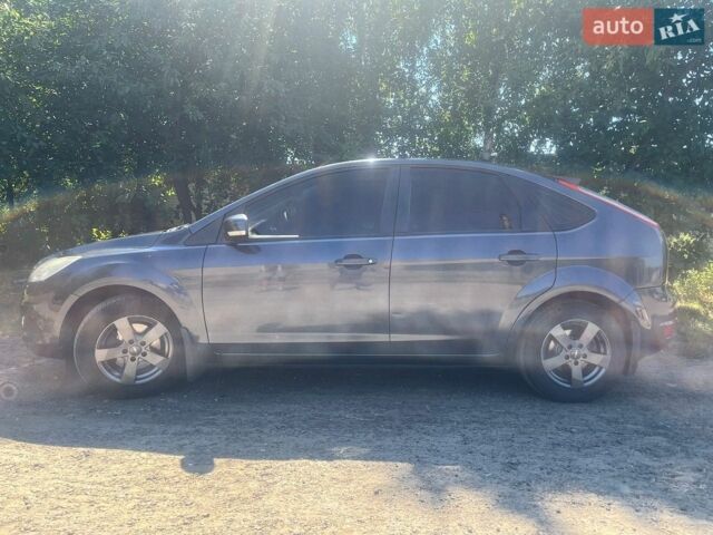 Сірий Форд Фокус, об'ємом двигуна 1.6 л та пробігом 213 тис. км за 5300 $, фото 1 на Automoto.ua