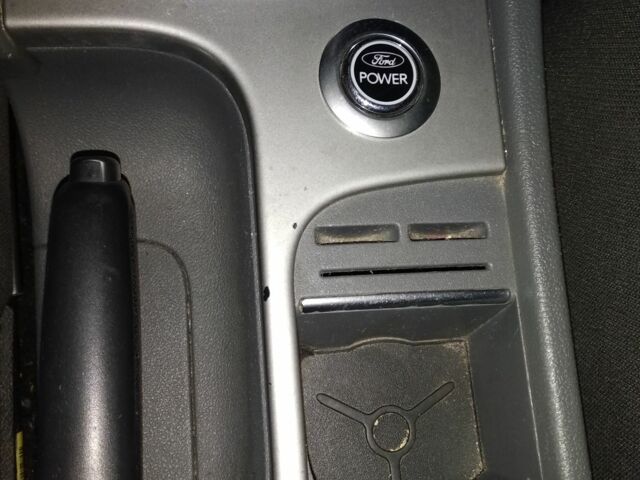 Серый Форд Фокус, объемом двигателя 1.6 л и пробегом 234 тыс. км за 4900 $, фото 1 на Automoto.ua