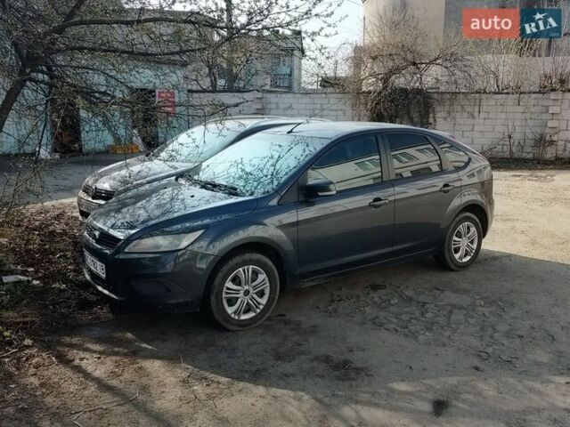 Серый Форд Фокус, объемом двигателя 1.6 л и пробегом 315 тыс. км за 4500 $, фото 1 на Automoto.ua