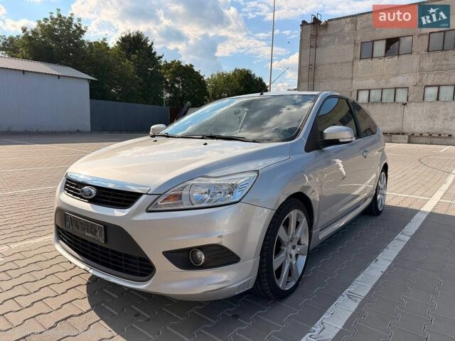 Сірий Форд Фокус, об'ємом двигуна 1.6 л та пробігом 200 тис. км за 4500 $, фото 1 на Automoto.ua
