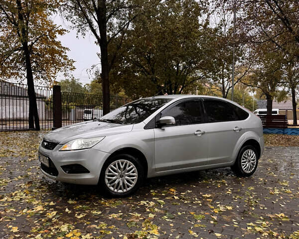 Серый Форд Фокус, объемом двигателя 1.6 л и пробегом 307 тыс. км за 4350 $, фото 1 на Automoto.ua