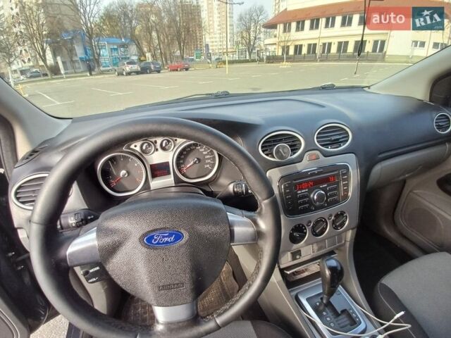 Серый Форд Фокус, объемом двигателя 1.6 л и пробегом 331 тыс. км за 3700 $, фото 1 на Automoto.ua