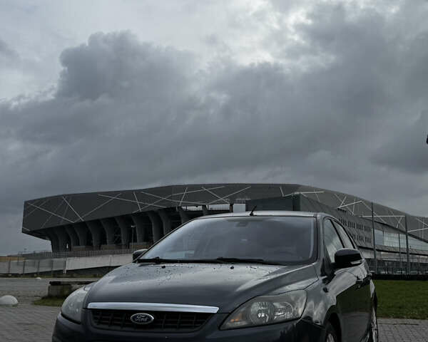 Серый Форд Фокус, объемом двигателя 1.8 л и пробегом 336 тыс. км за 5000 $, фото 1 на Automoto.ua