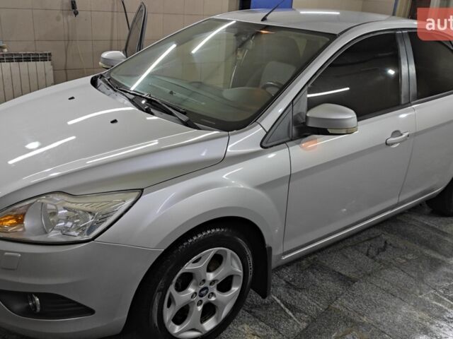 Сірий Форд Фокус, об'ємом двигуна 2 л та пробігом 242 тис. км за 7700 $, фото 1 на Automoto.ua