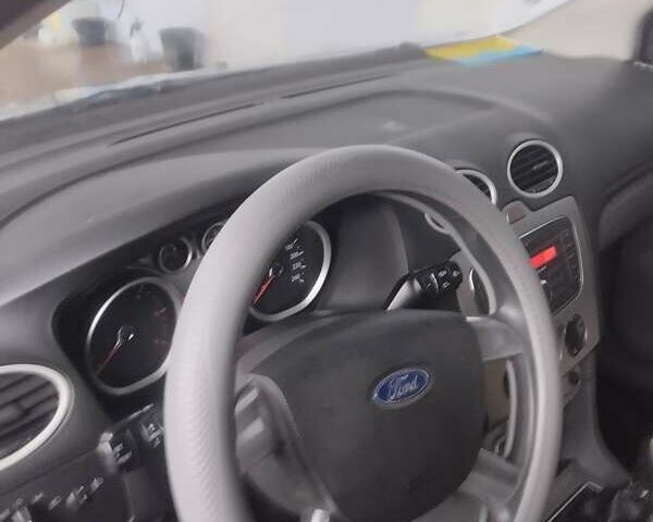 Сірий Форд Фокус, об'ємом двигуна 1.8 л та пробігом 388 тис. км за 5700 $, фото 1 на Automoto.ua