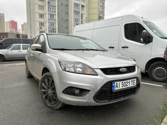 Серый Форд Фокус, объемом двигателя 1.6 л и пробегом 211 тыс. км за 5000 $, фото 1 на Automoto.ua