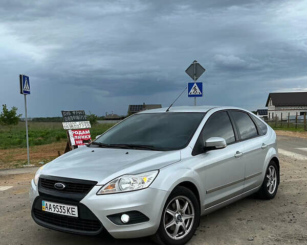 Серый Форд Фокус, объемом двигателя 1.6 л и пробегом 300 тыс. км за 6500 $, фото 1 на Automoto.ua