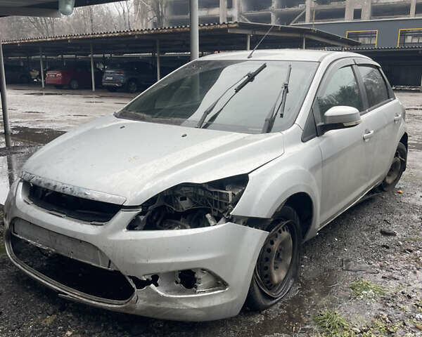 Серый Форд Фокус, объемом двигателя 1.6 л и пробегом 150 тыс. км за 2500 $, фото 1 на Automoto.ua