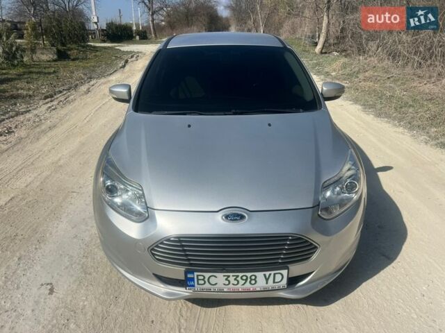 Сірий Форд Фокус, об'ємом двигуна 0 л та пробігом 120 тис. км за 5700 $, фото 1 на Automoto.ua