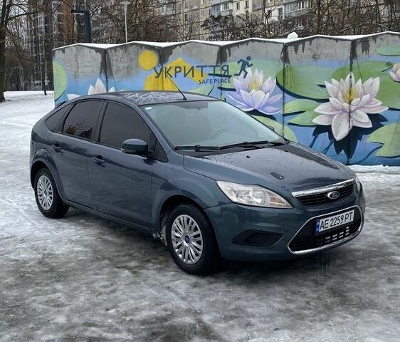 Серый Форд Фокус, объемом двигателя 1.4 л и пробегом 350 тыс. км за 4199 $, фото 1 на Automoto.ua