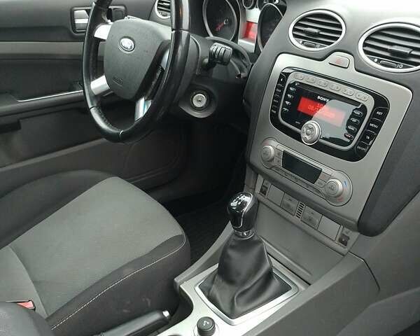 Сірий Форд Фокус, об'ємом двигуна 2 л та пробігом 267 тис. км за 5390 $, фото 1 на Automoto.ua