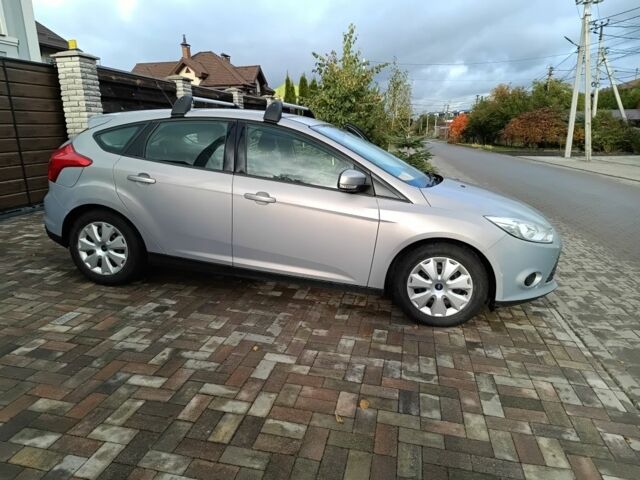 Форд Фокус 2013 у Ирпене на Automoto.ua Сірий Форд Фокус, об'ємом двигуна 1 л та пробігом 156 тис. км за 8200 $, фото 1 на Automoto.ua