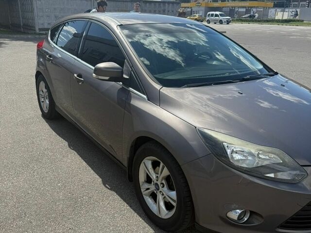 Сірий Форд Фокус, об'ємом двигуна 1 л та пробігом 213 тис. км за 6000 $, фото 1 на Automoto.ua